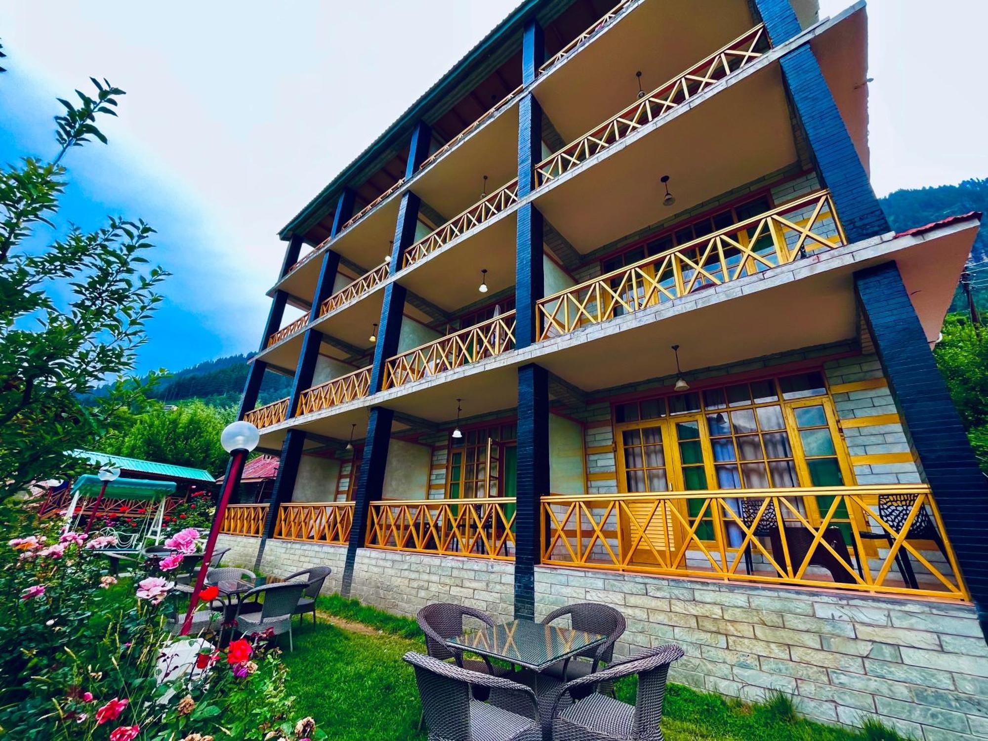 Naina Spring Resort, Manali - Away From City Hustle Manāli Exteriér fotografie